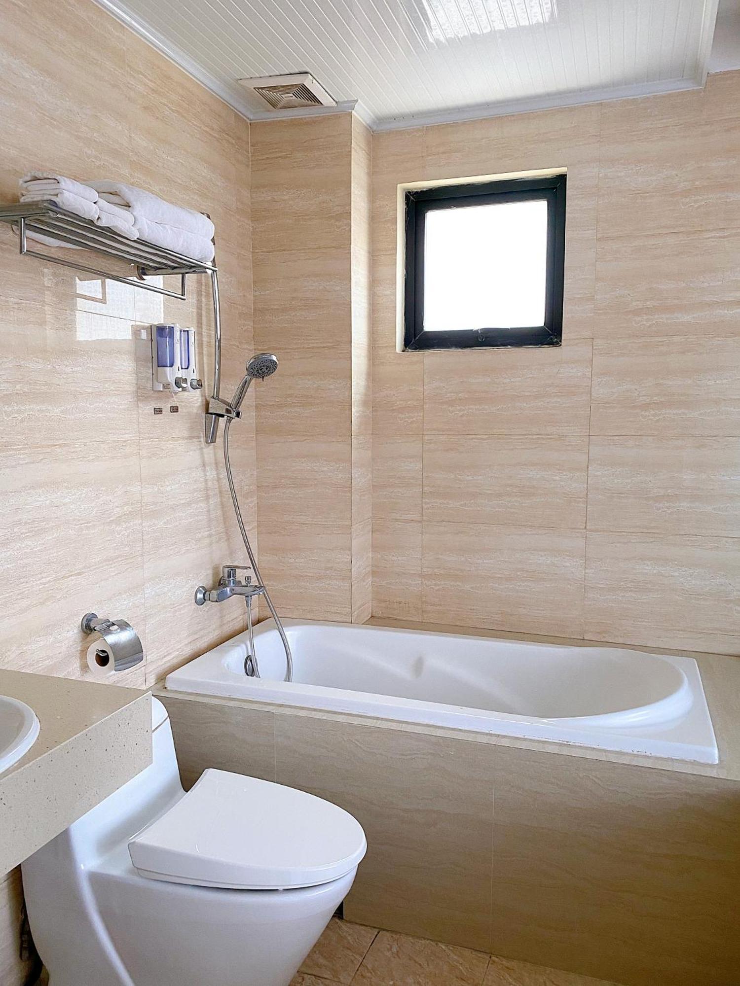 Hanoi B Hotel & Travel - 5 Mins Hoan Kiem Lake Экстерьер фото